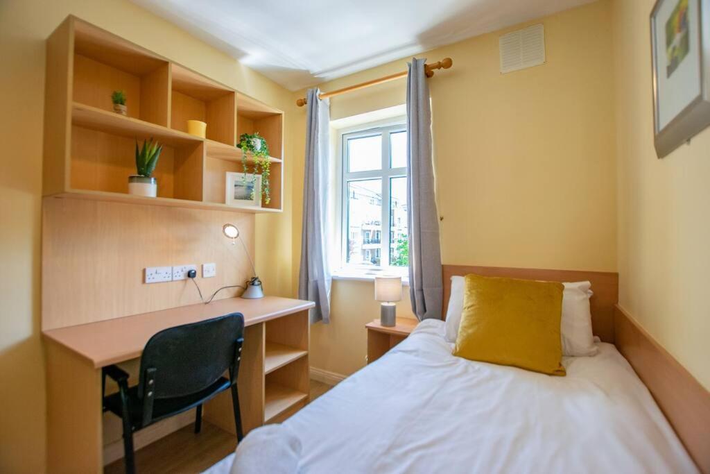 106 - The Townhouse By Shortstays Galway Exteriör bild